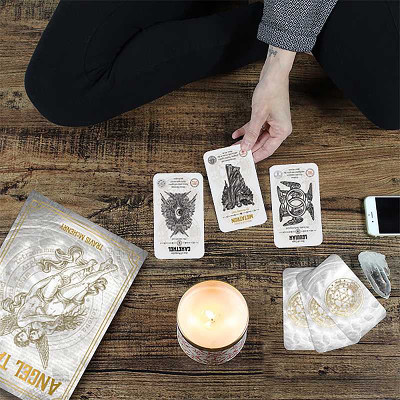 Angel Tarot by Travis McHenry: Flashcards; 78 pages / English