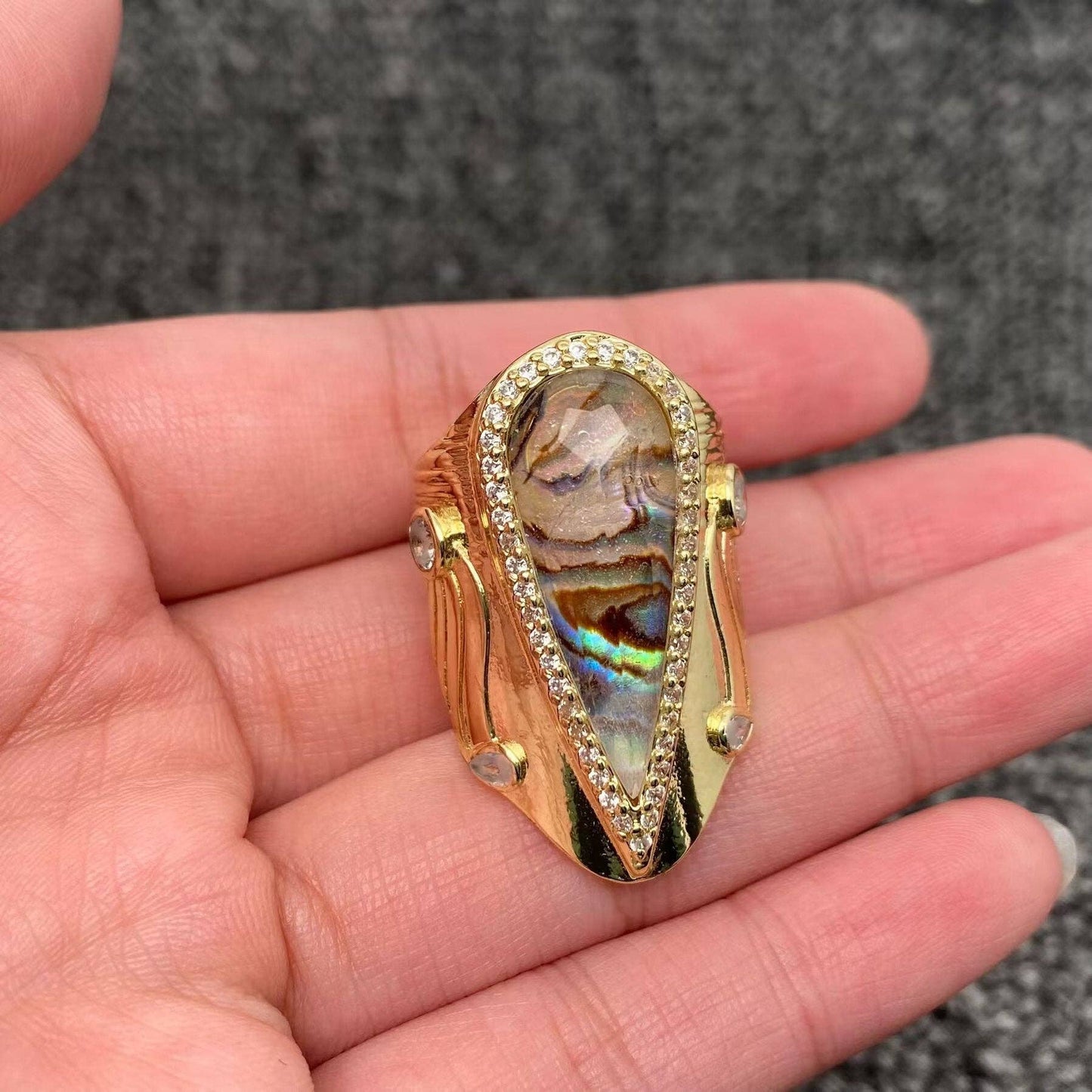 Inlaid Droplet Shape Stone