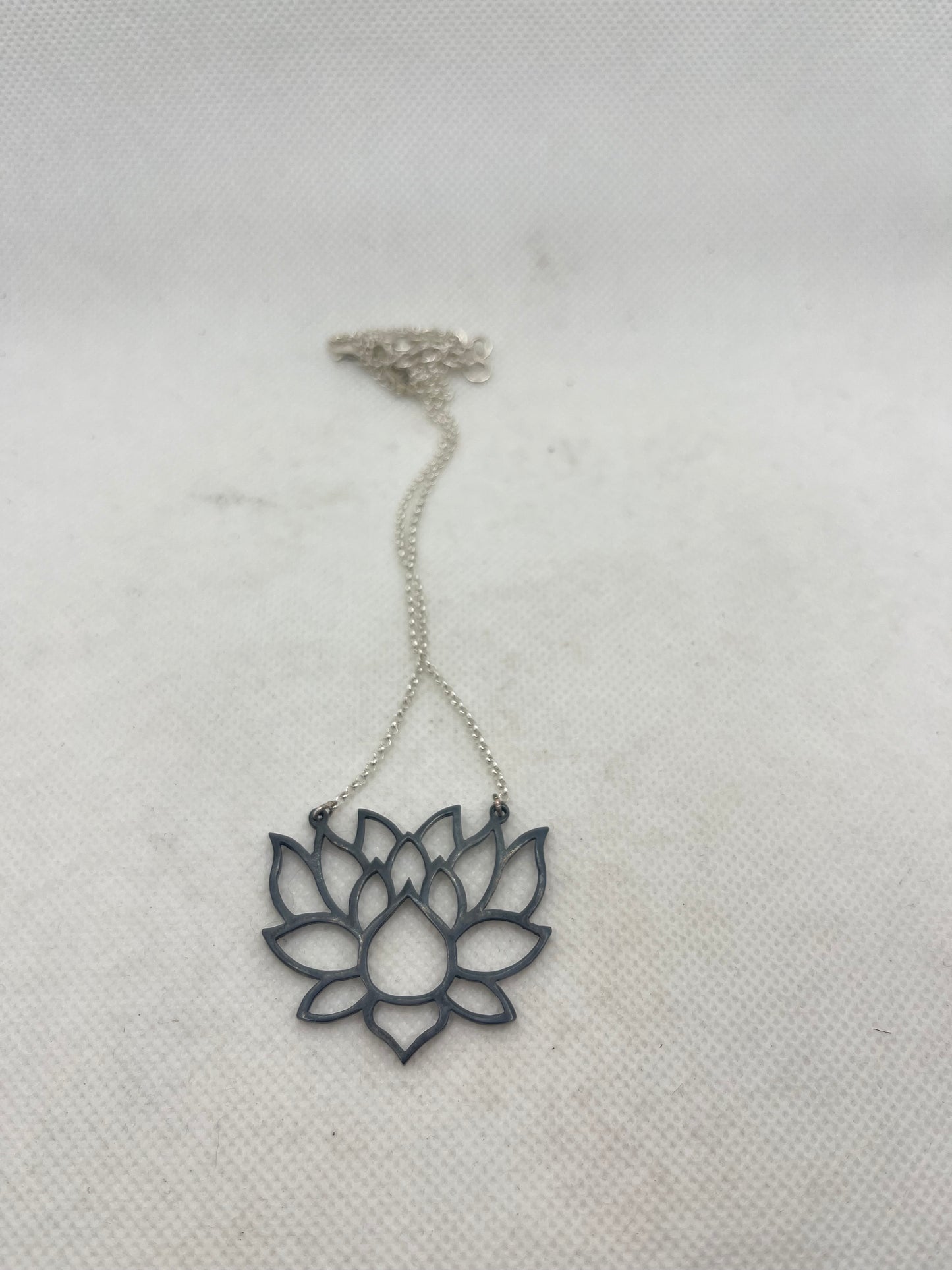 Open Lotus Necklace Black