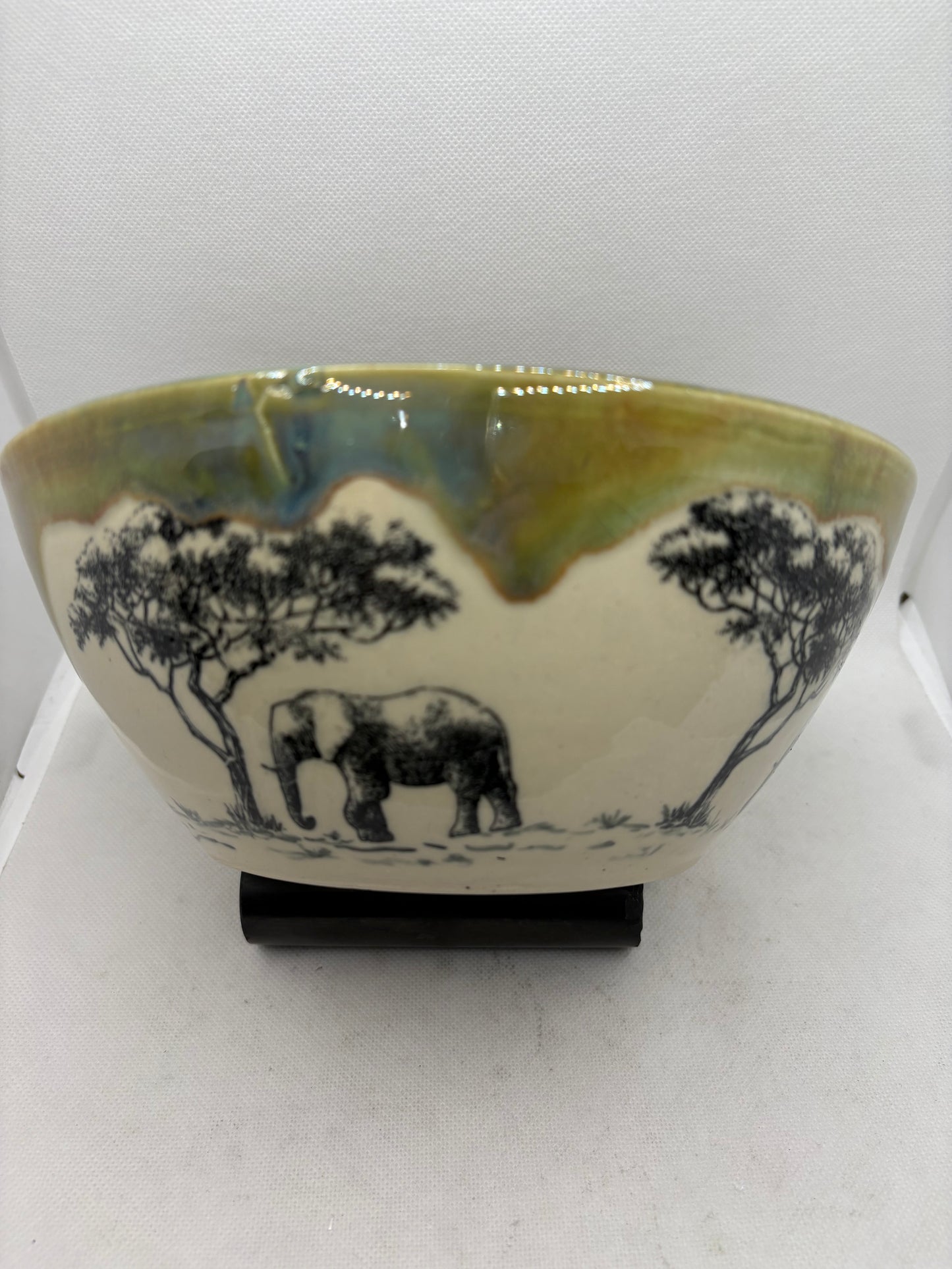Elephant Pottery Bowl with Glaze 8X4