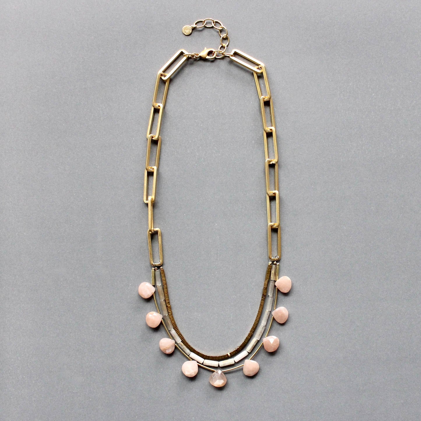 ISL219 Peach moonstone, hematite, and paperclip chain neckla