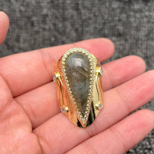 Inlaid Droplet Shape Stone
