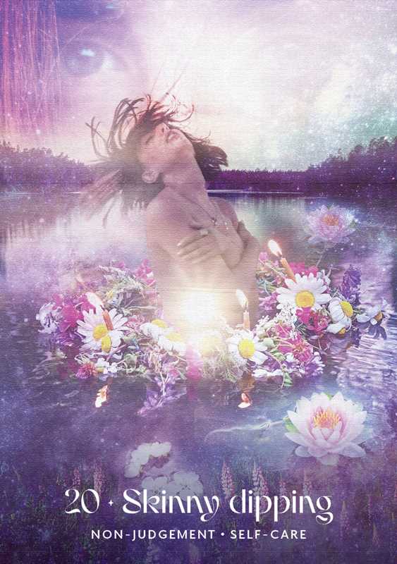 Midnight Sun Oracle by Selena Moon: Flashcards; 112 pages / English