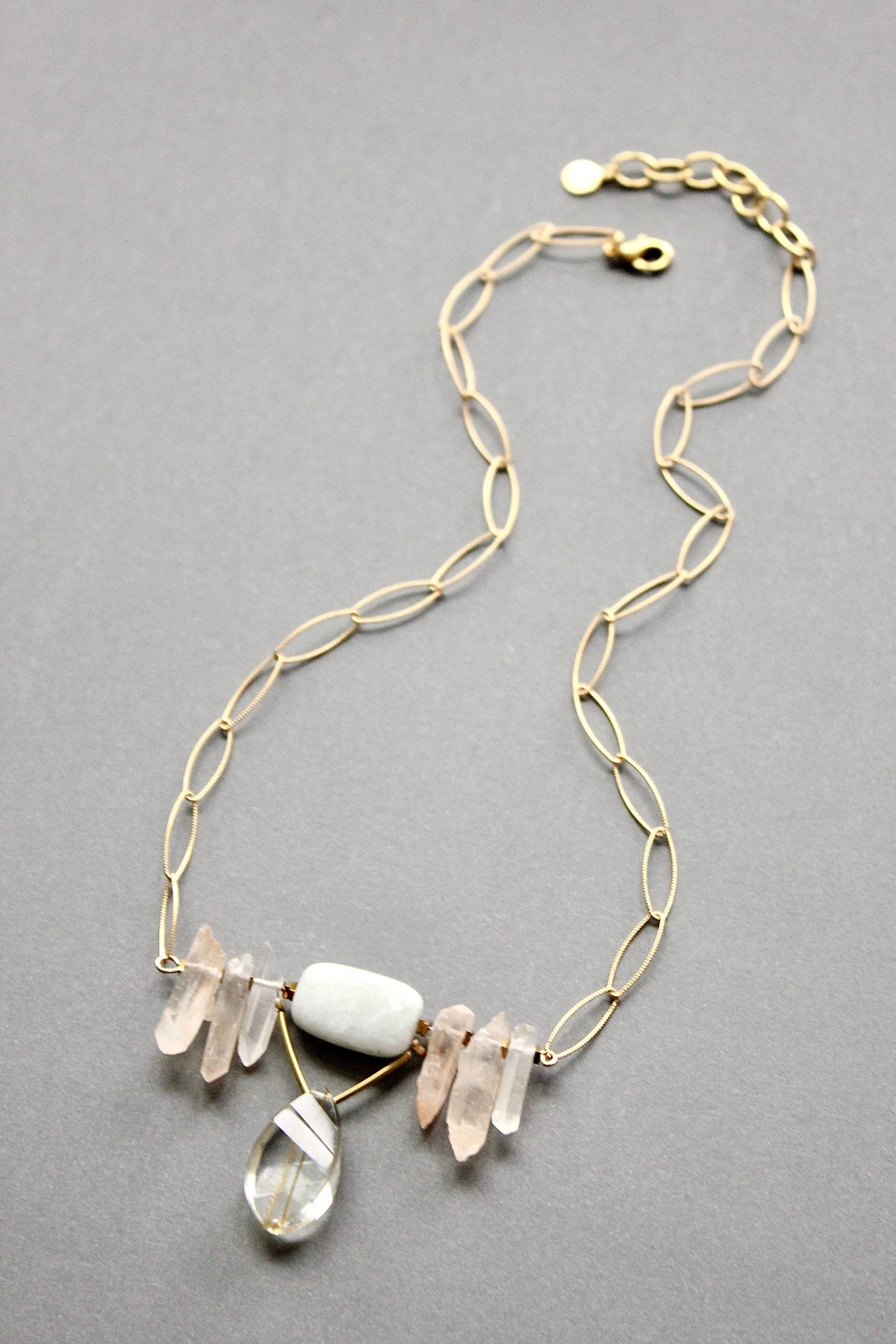 Quartz geometric pendant necklace