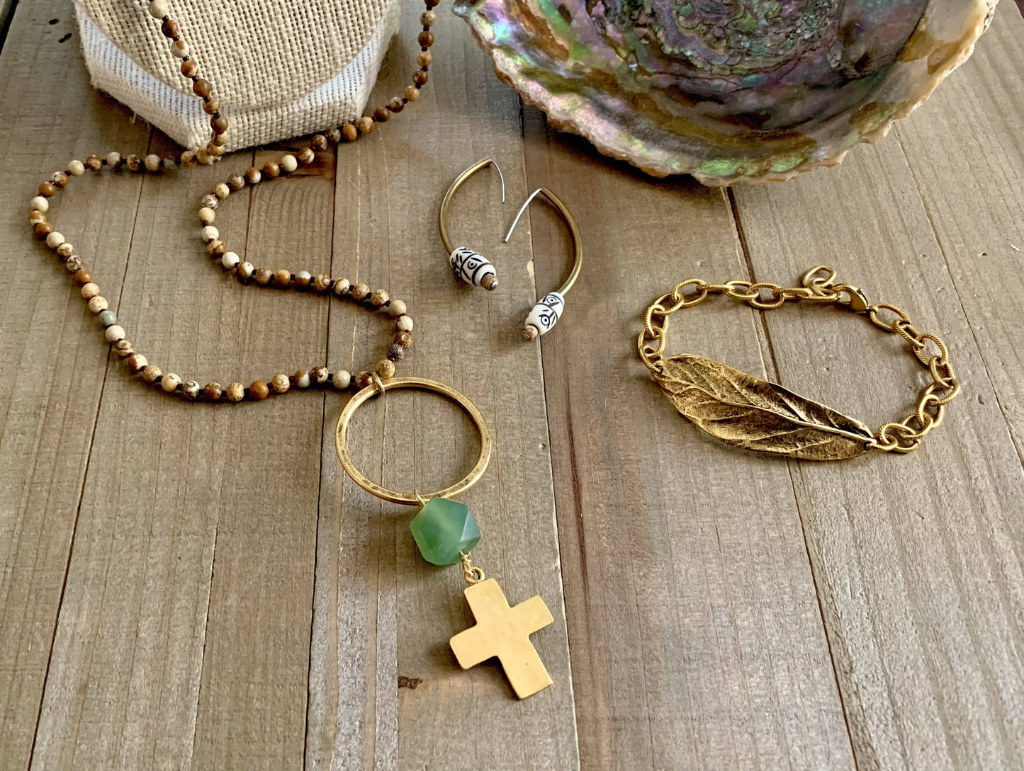 Nature Chic- boho leaf bracelet on gold chain