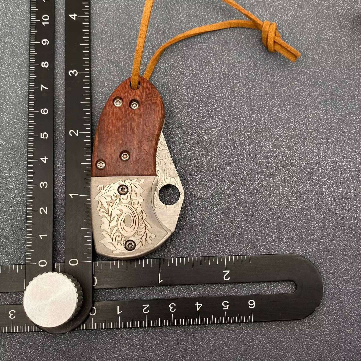 Wooden Handle Patterned Stainless Steel Foldable Knife