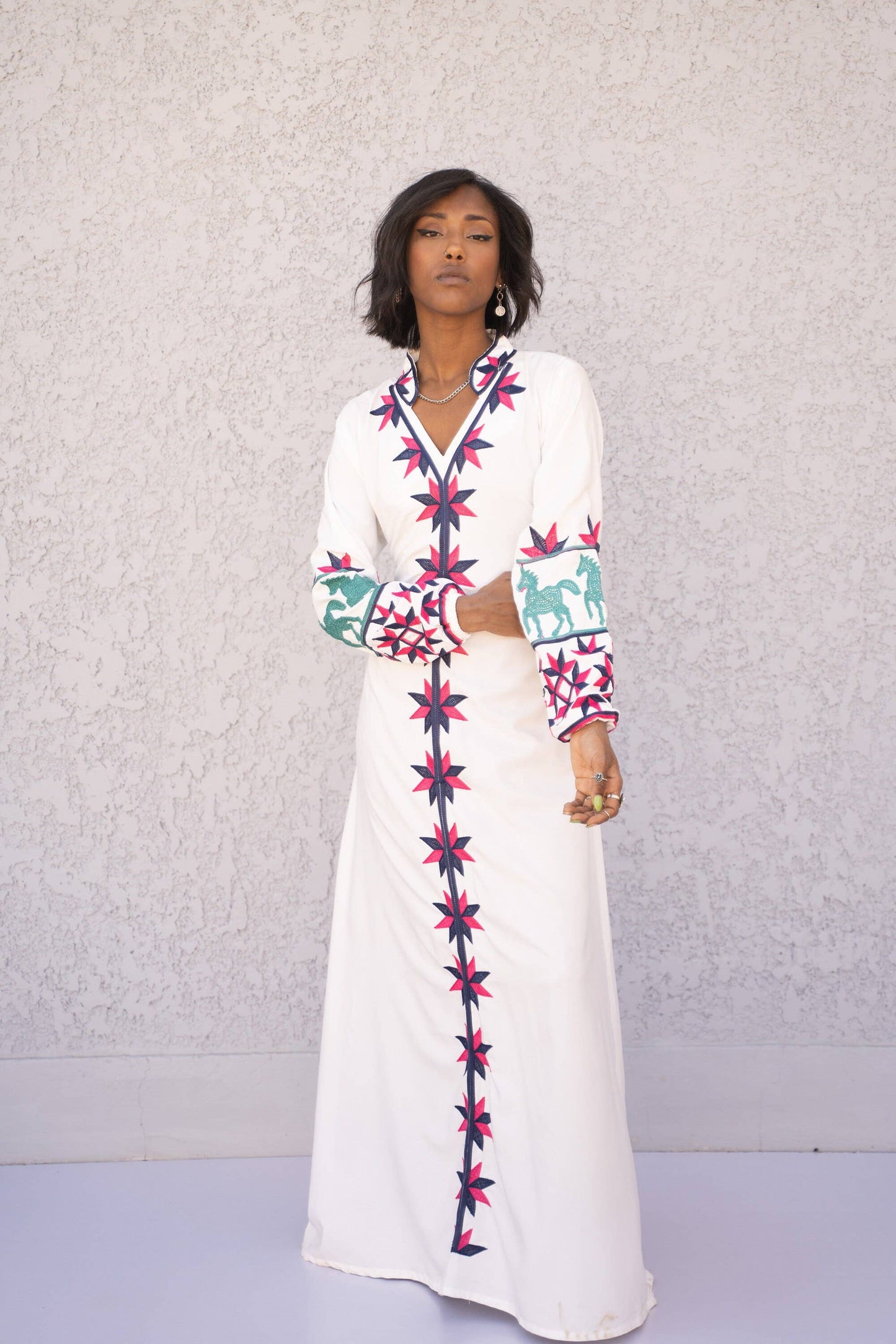 Chic White Embroidered Cotton Caftan