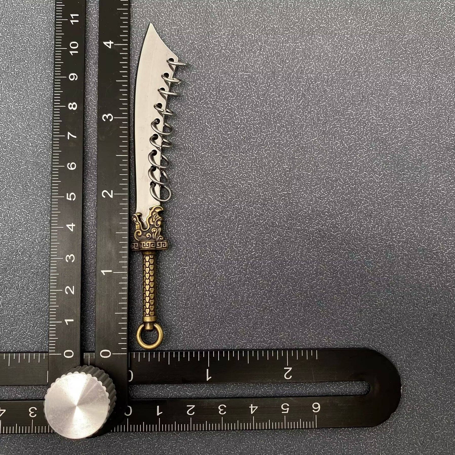 Dragon Head Mini Portable Stainless Steel Knife with Cover