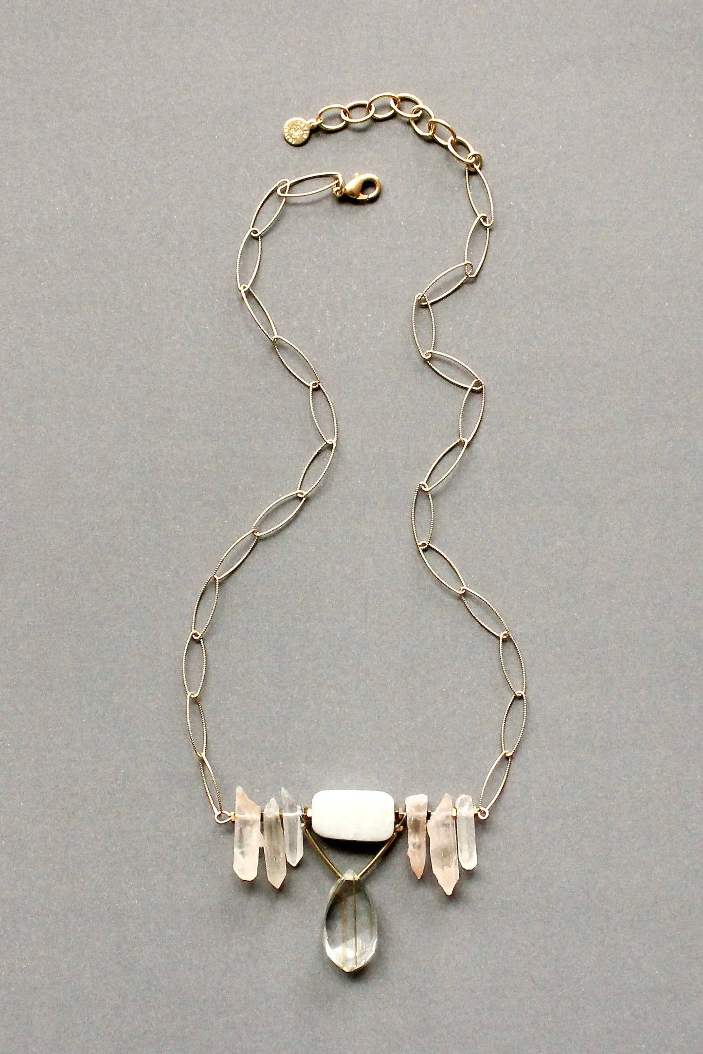 Quartz geometric pendant necklace