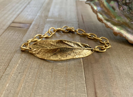 Nature Chic- boho leaf bracelet on gold chain