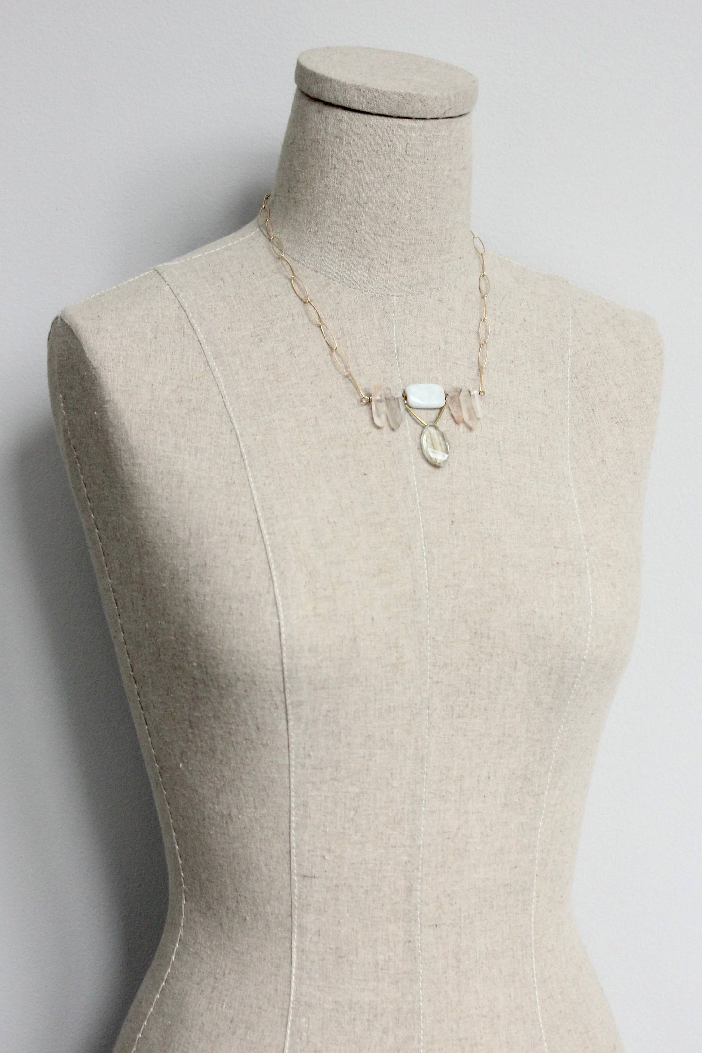 Quartz geometric pendant necklace