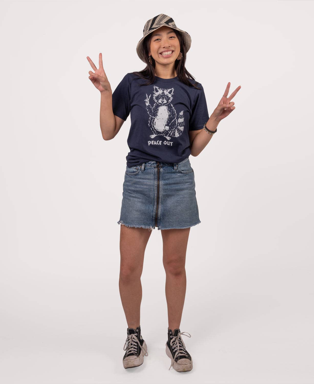 Peace Out Raccoon Organic T-Shirt - Unisex: LG