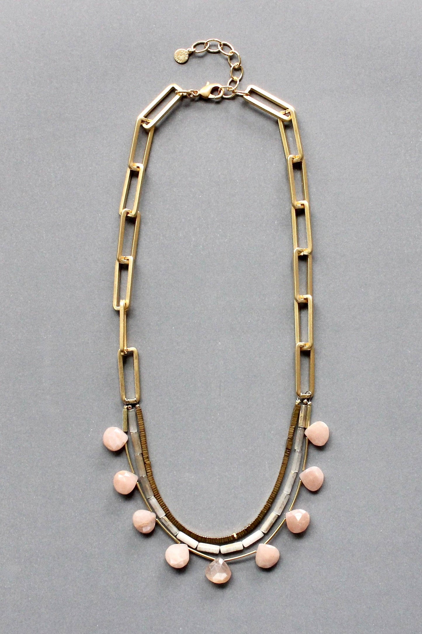 ISL219 Peach moonstone, hematite, and paperclip chain neckla