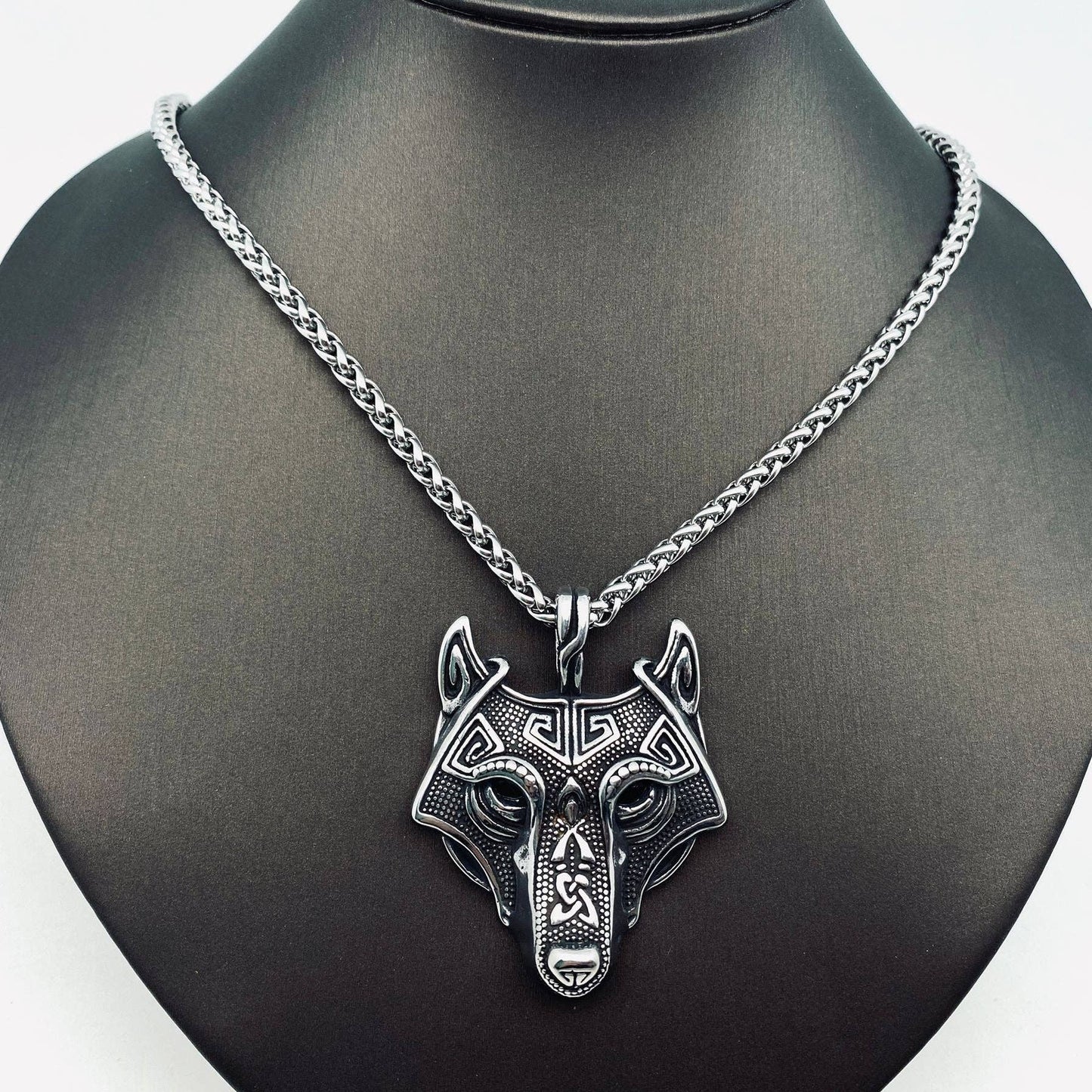 Viking Celtic Wolf Head Amulet Pendant Necklace