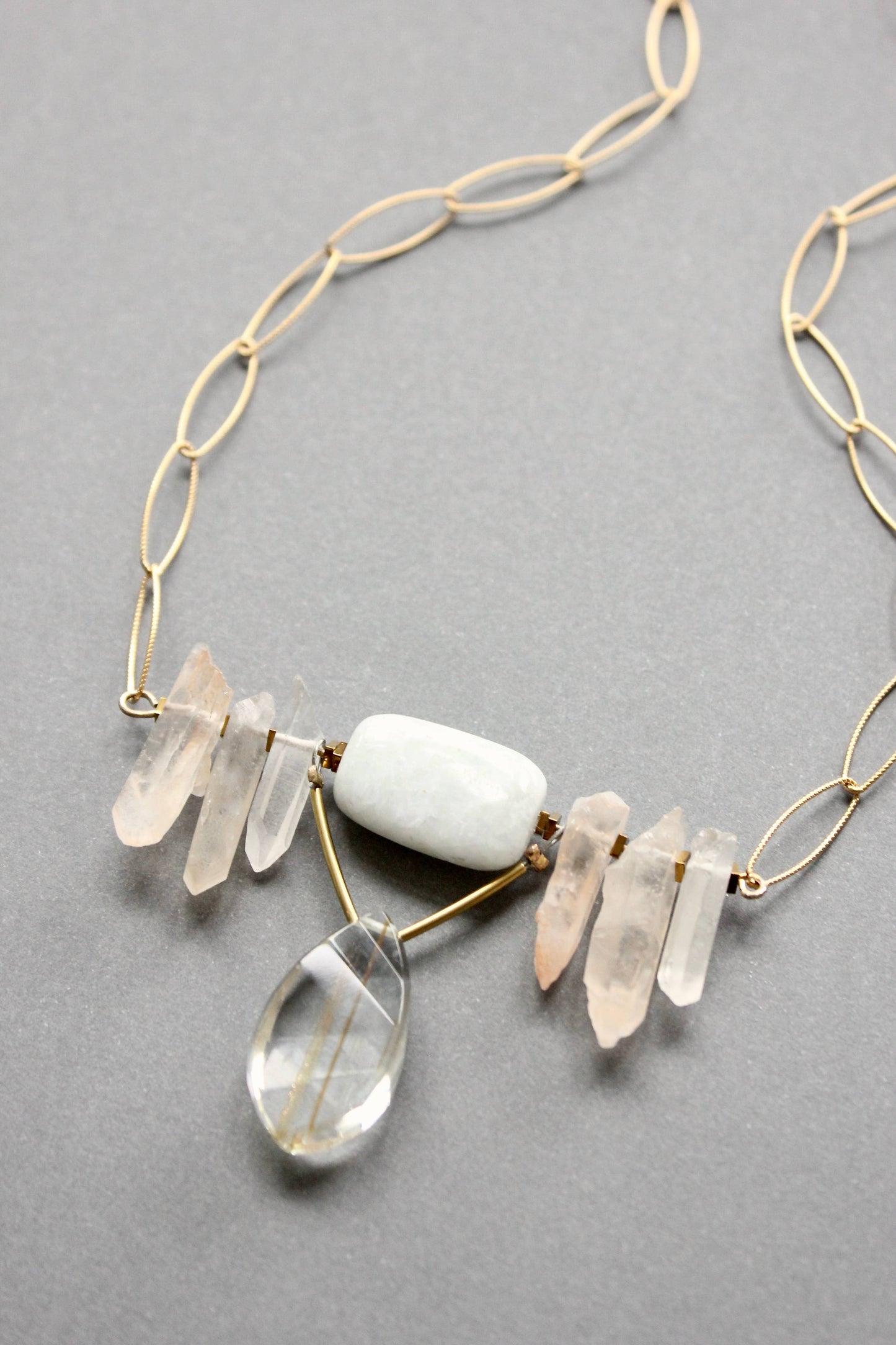 Quartz geometric pendant necklace