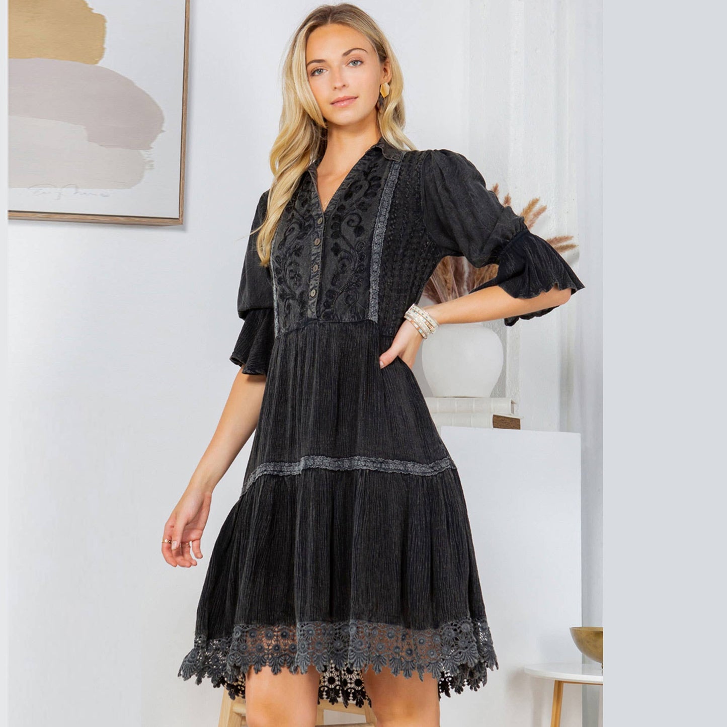 Vintage Romance: Stone-Washed Baby Doll Dress with V-Neck


: Gravel / REGULAR (S-M-L-XL 1-2-2-1)