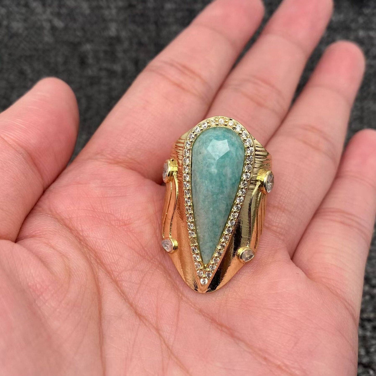 Inlaid Droplet Shape Stone